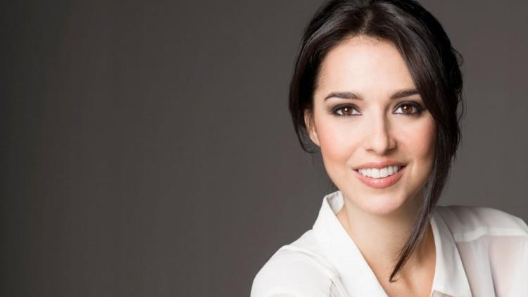 Cum se aude zâmbetul tău?