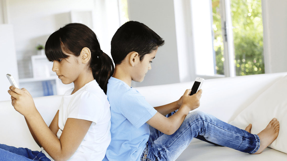 10 motive pentru care copilul tău nu ar trebui să aibă un smartphone