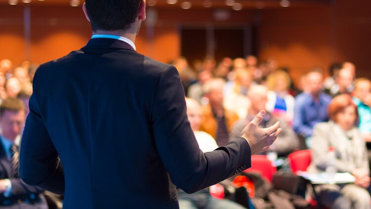 Public speaking: 3 tipuri de analiză înainte de a vorbi în public