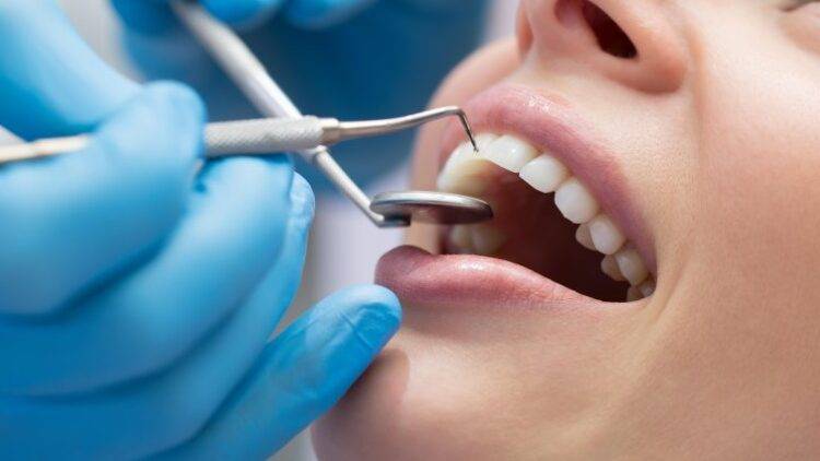 SONDAJ: oamenii ar prefera mai degrabă să meargă la dentist decât să țină un discurs