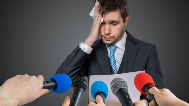10 moduri de a gestiona frica de a vorbi în public