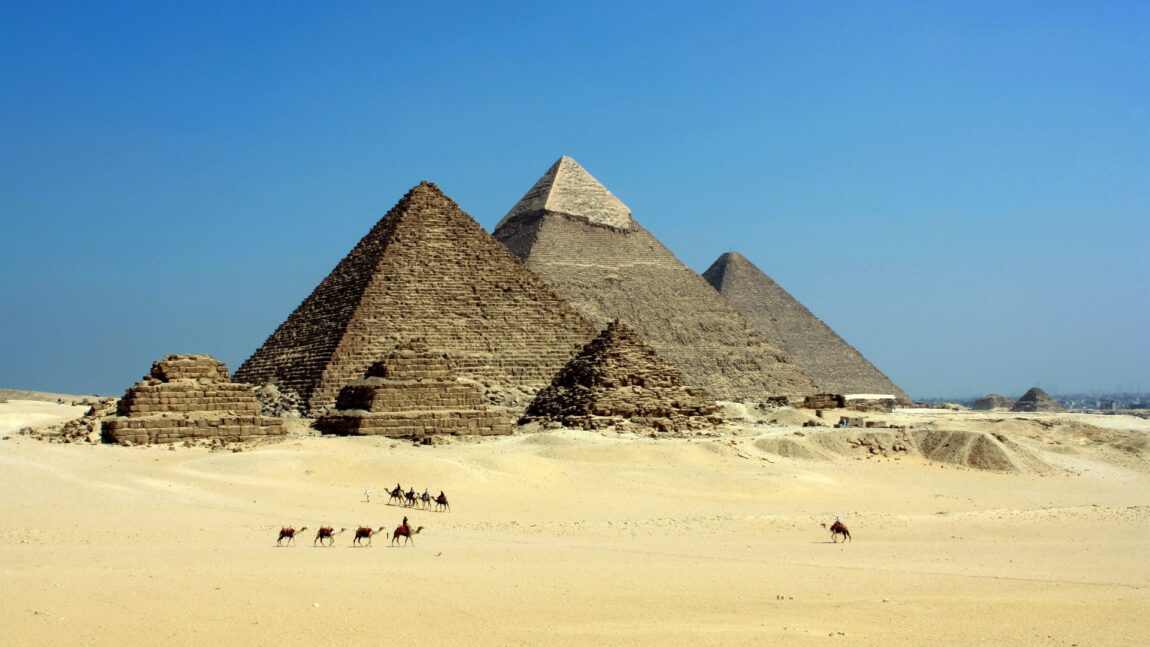 Cine a fost primul om care a descifrat hieroglifele egiptene?