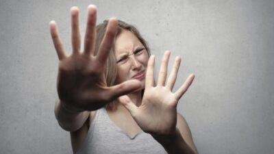 Cum e corect: eu mă sfiii SAU eu mă sfii?