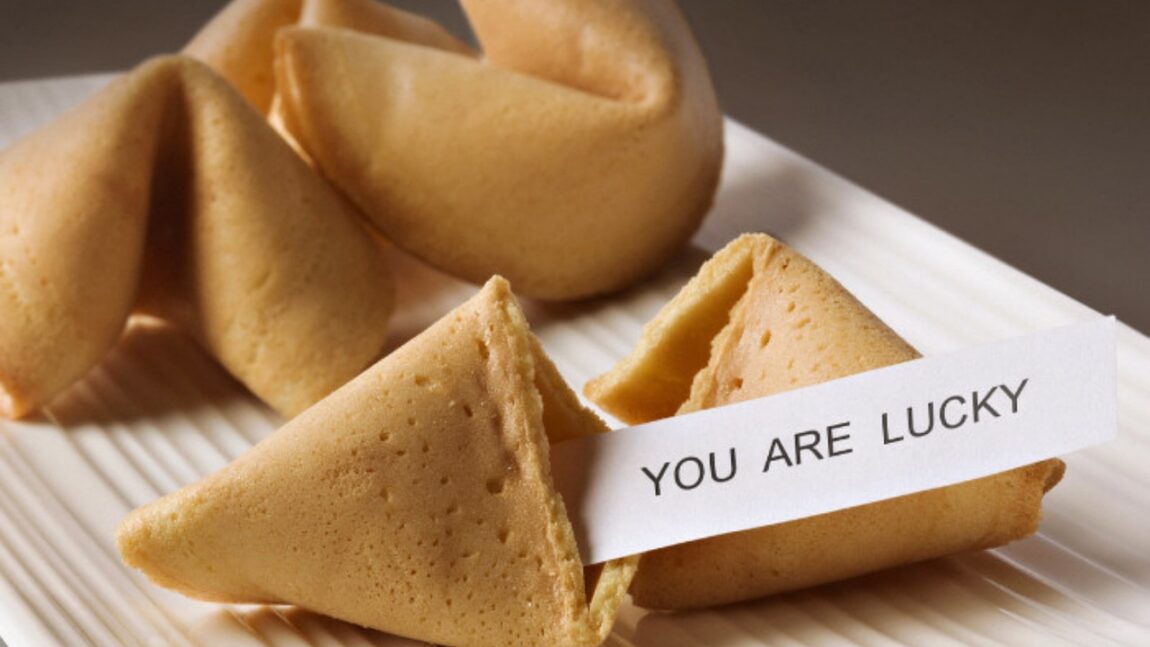 Care este pluralul corect al cuvântului RĂVAȘ?