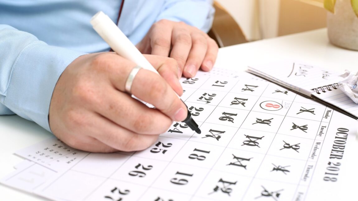 Care e pluralul cuvântului „dată”: dăți sau date?