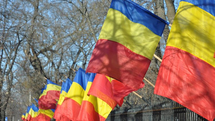 Care este pluralul cuvântului „tricolor”?