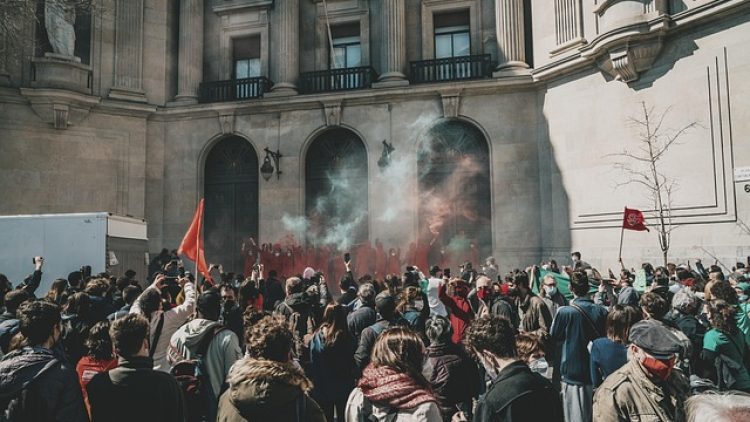 De la ce vine cuvântul PUCI? A fost popular luna aceasta